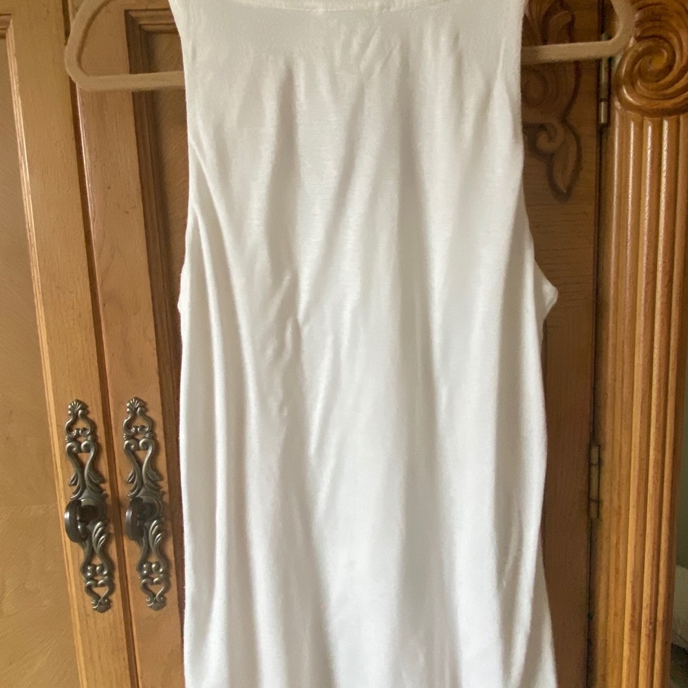 WHBM Wht ruffle top M - Picture 2 of 3